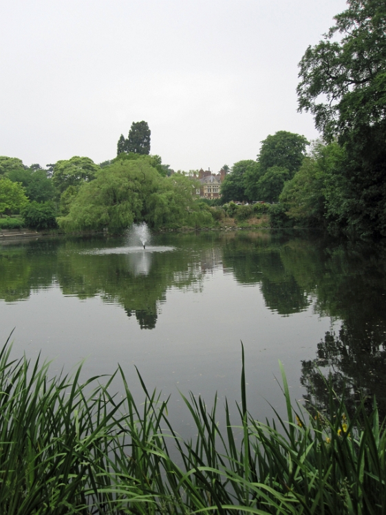 IMG_5114.JPG - The lake (or pond) of Bletchley Park, which as the rumour goes, as seen much romance during the WWII years.                               