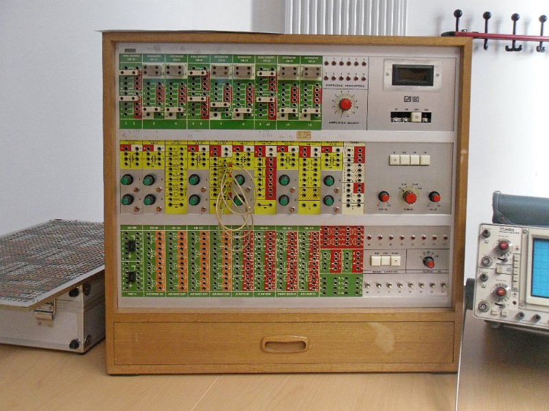 EAI_180_a.jpg - The "portable" EAI 180 analog computer from 1970 is a hybrid model: the lower green-red panel allows to program logic gates and flip-flops, which are digital elements.
