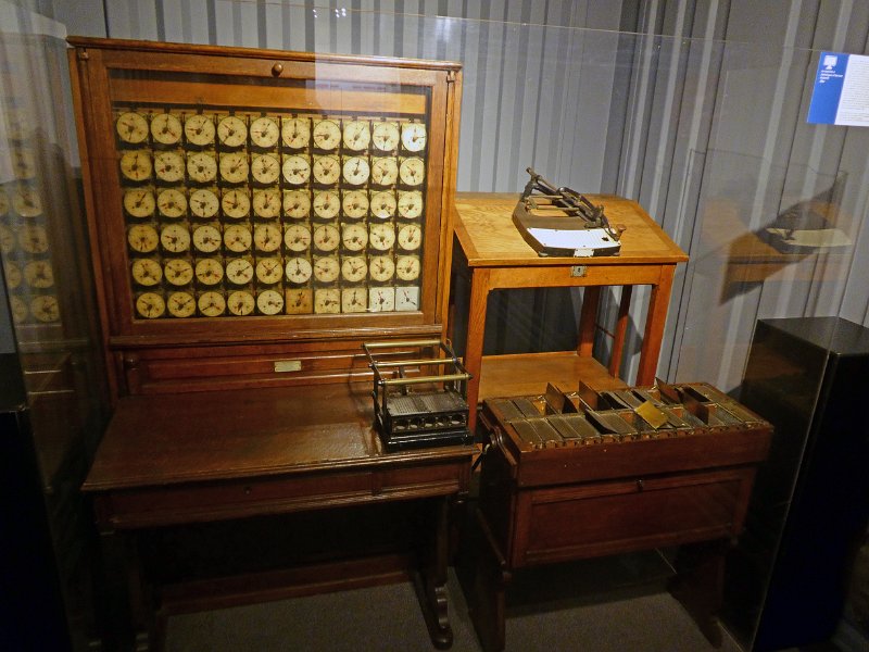 P1020094.JPG - Overall view with the Hollerith machine, the puncher and a collection of punched cards.