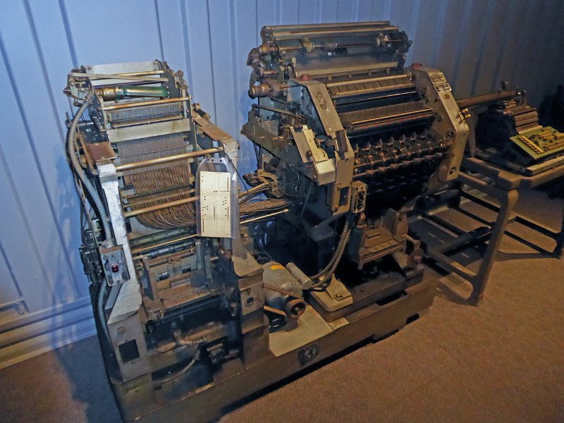 P1020098.JPG - Here is a machine to handle punched cards...
