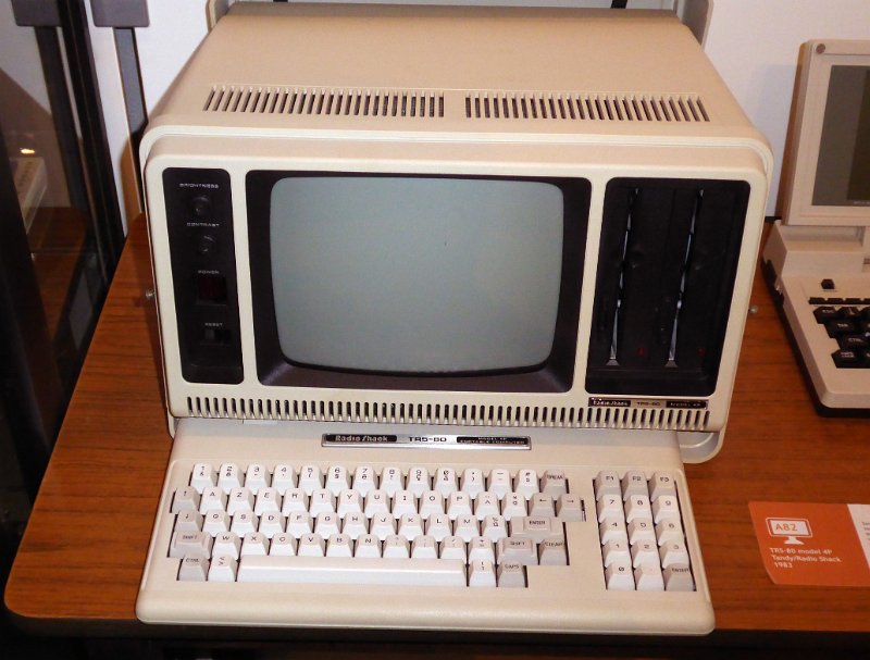 P1020101.JPG - The Tandy TRS80 Model 4P from 1983.