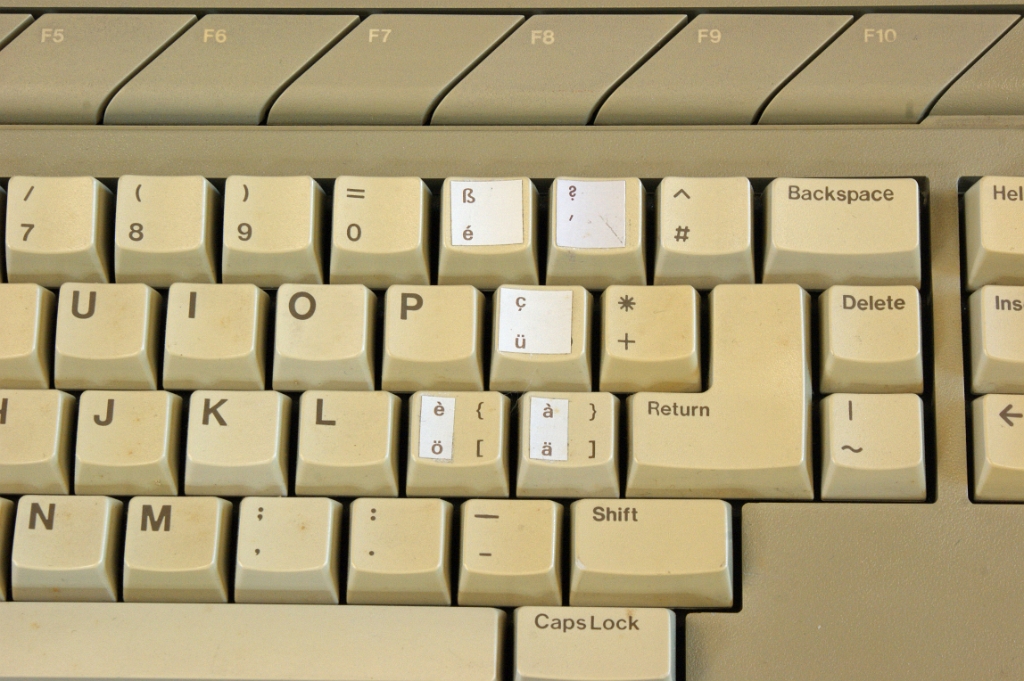 DSC03844.JPG - Close-up on the keyboard, with glued labels for the German Umlauts.