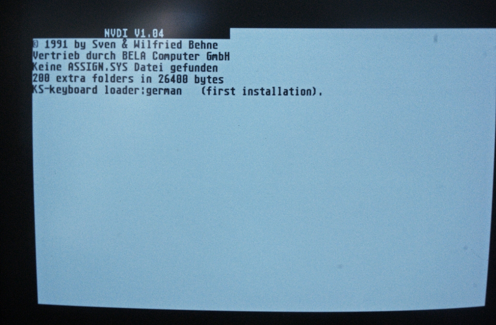 DSC03875.JPG - First message during booting up from the floppy.The usual configuration file "ASSIGN.SYS" is not found. NVDI is a screen accelerator and font handler software.