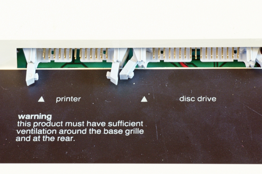 DSC03249.JPG - Printer and floppy disc drive connectors.