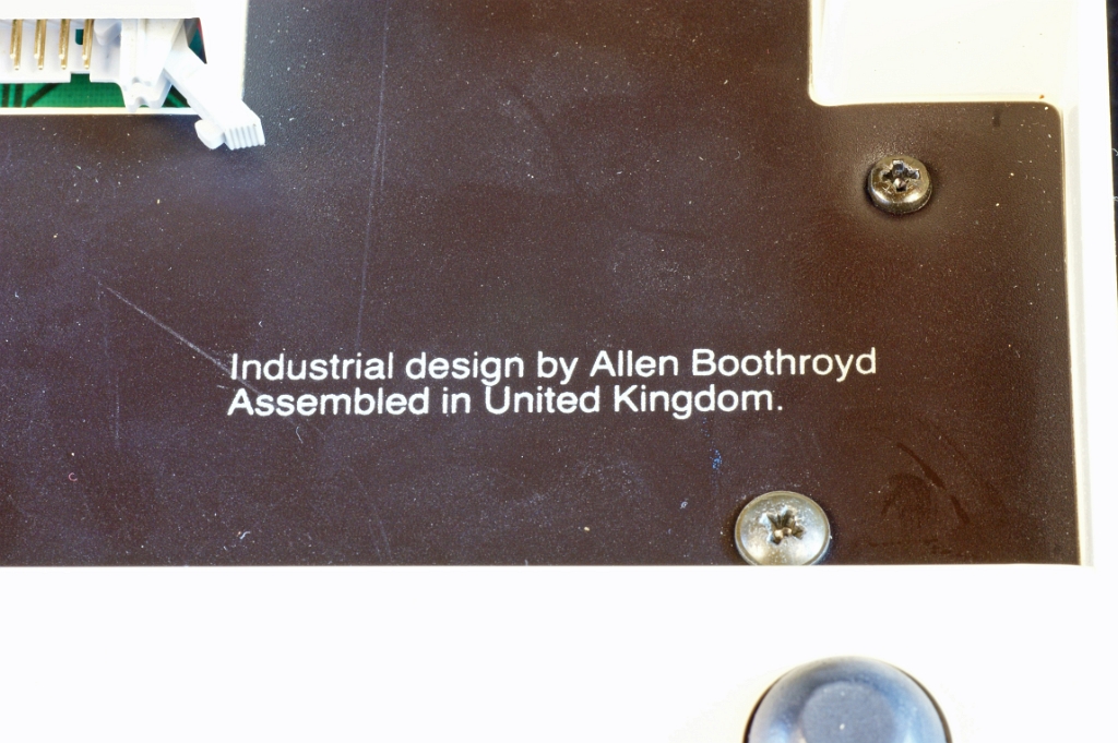 DSC03250.JPG - The alll-in-one case was the brainchild of the famous industrial designer A. Boothroyd.