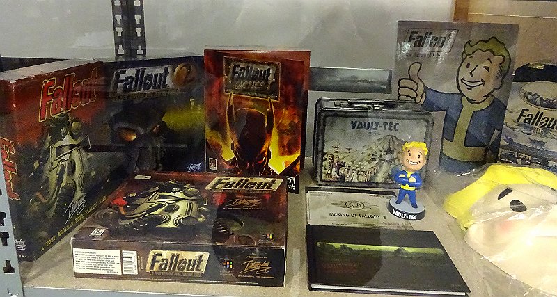 DSC03315.JPG - Another view on FALLOUT boxes.