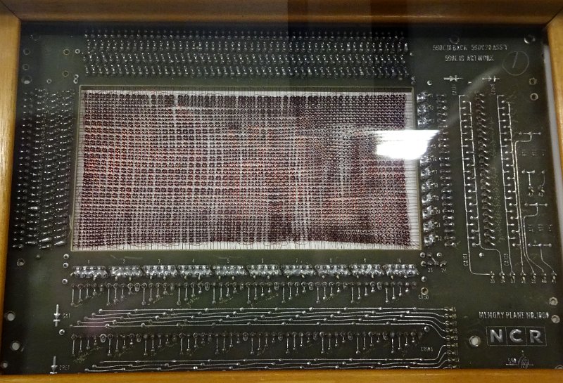 DSC03268.JPG - A core memory from NCR (hand-woven, notice the irregular matrix!). More than 50*100 cores, i.e. > 5000 bit .                              