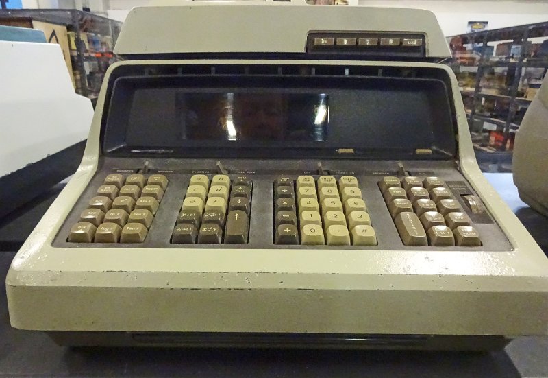 DSC03279.JPG - An early HP 9100B scientific programmable desktop calculator, with a thermal printing unit on top (1968).                        