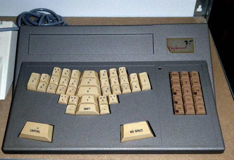 P1030570.JPG - Another Velotype keyboard.