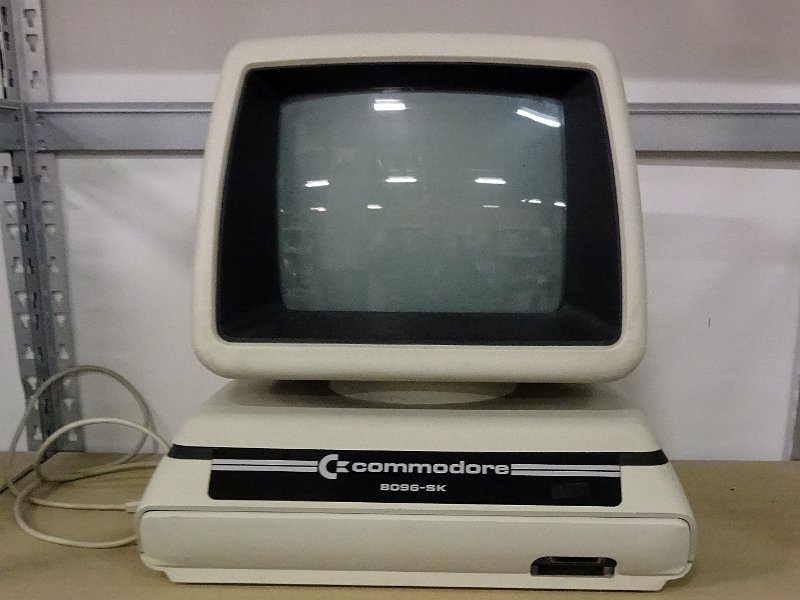 DSC03321.JPG -  A stylish Commodore model 8096-SK from 1980, representing the 2nd genertion of the PET (Personal Electronic Transactor) computers.