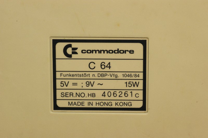 DSC02686.JPG - Label showing C64, even if the model truly is a C64C.