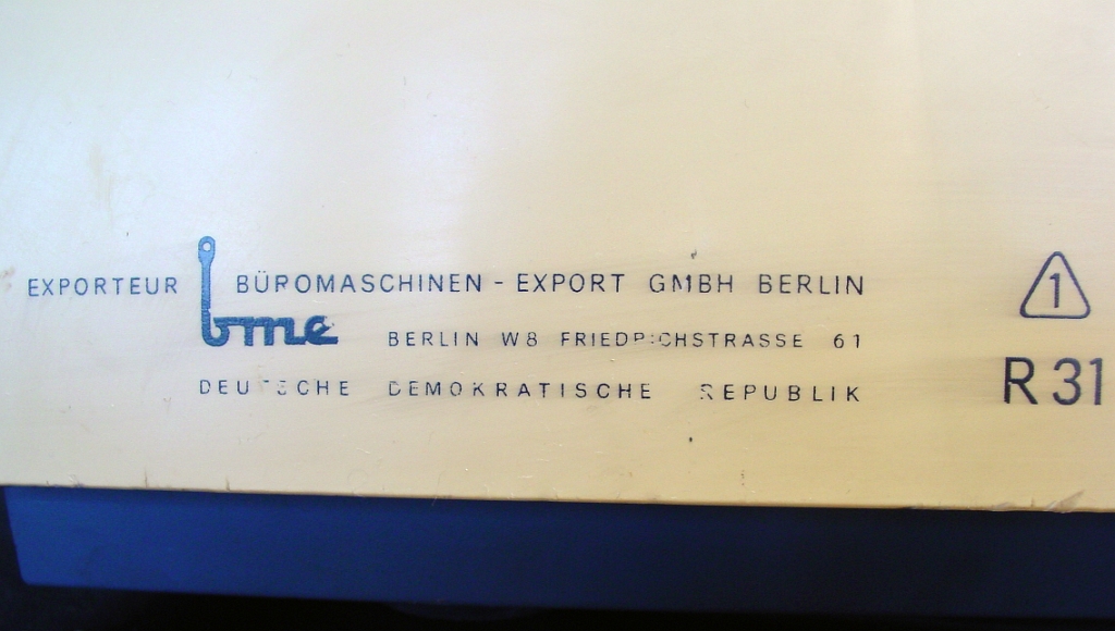 DSC00807.JPG - Label of the exporting company from East-Berlin.                               