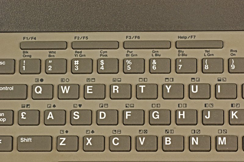 DSC02639.JPG - Close-up view on the keyboard with rubber keys, each key with 3 different functions.