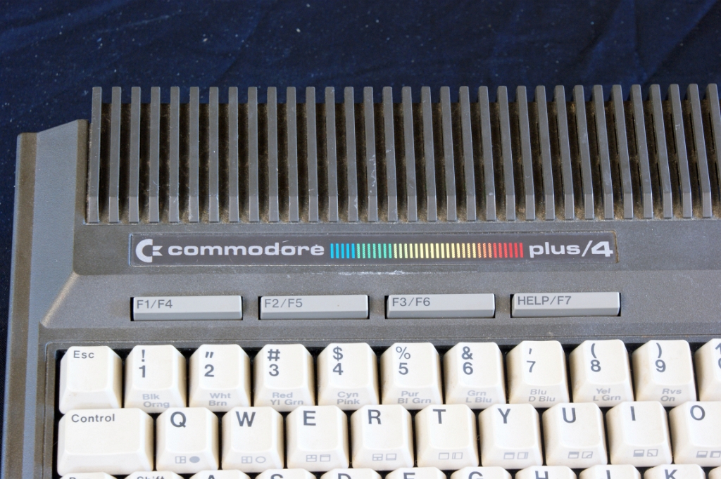 DSC03185.JPG - Color label and 4 dual function F-keys. Good quality mechanical keyboard.