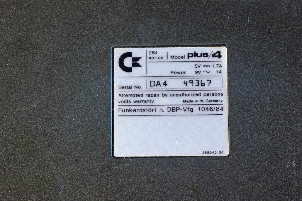 DSC03192.JPG - Label with serial. This machine was assembled in Germany.