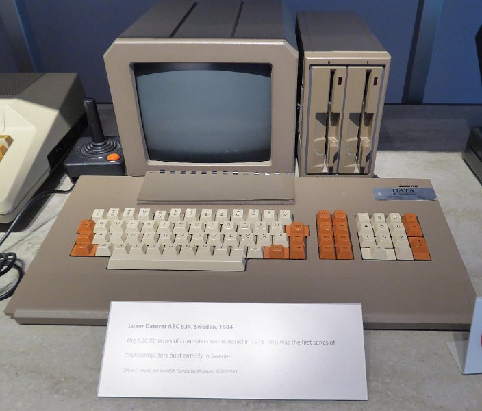 CHM111.JPG - The Luxor ABC 834, a microcomputer from Sweden (1984). Two 5.25" floppy drives.