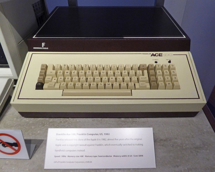 CHM112.JPG - ACE 100, a computer from Franklin (1982)