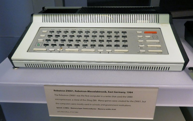 CHM113.JPG - The former DDR (Deutsche Demokratische Republik) built many computer systems, largely inspred (copied?) from models of the West. Robotron VEB formerly built mechanical calculators and typewriters. This Z9001 is from 1984, using the U880 microprocessor (a copy of the Z80).