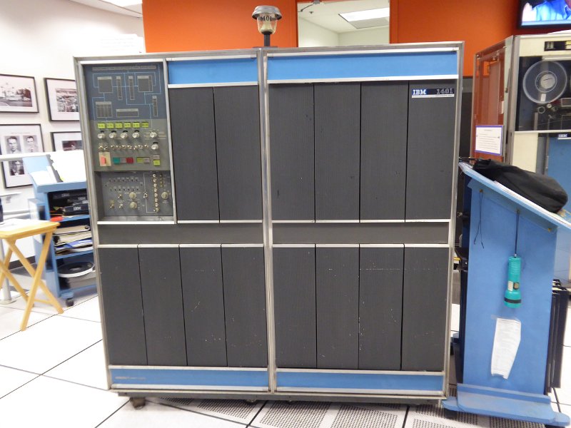 CHM119.JPG - The IBM 1401 main cabinet.