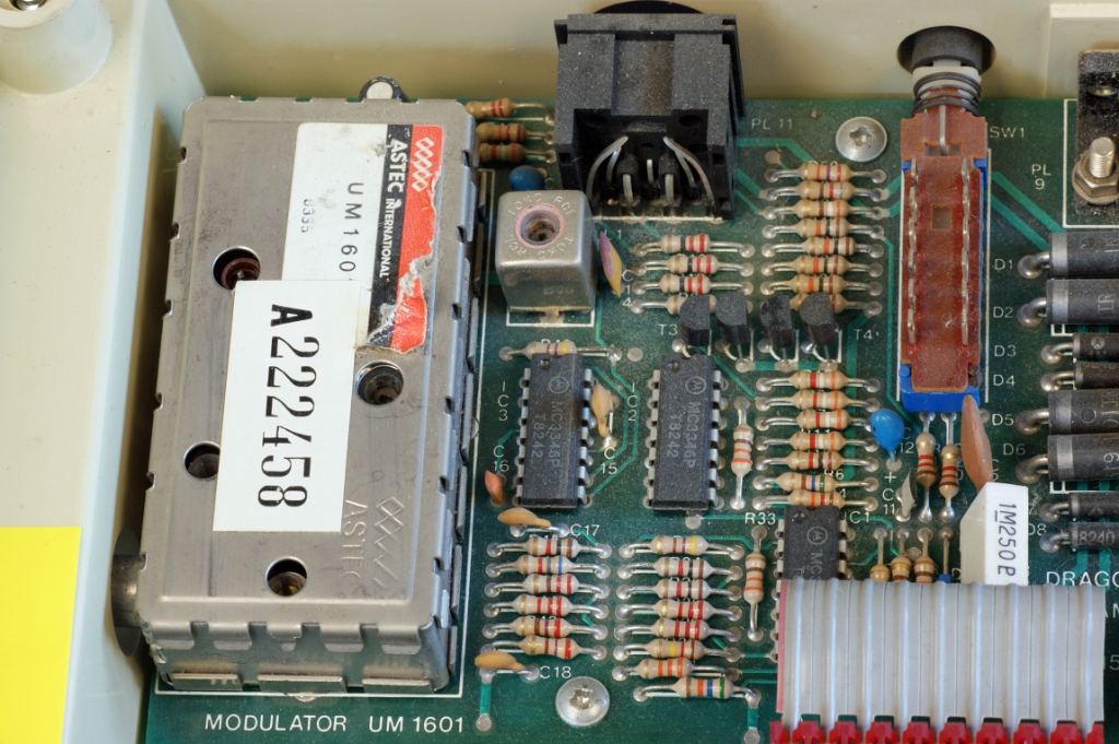 DSC03562.JPG - This is the modulator part of the SECAM model. Note the big difference from the previous PAL board.