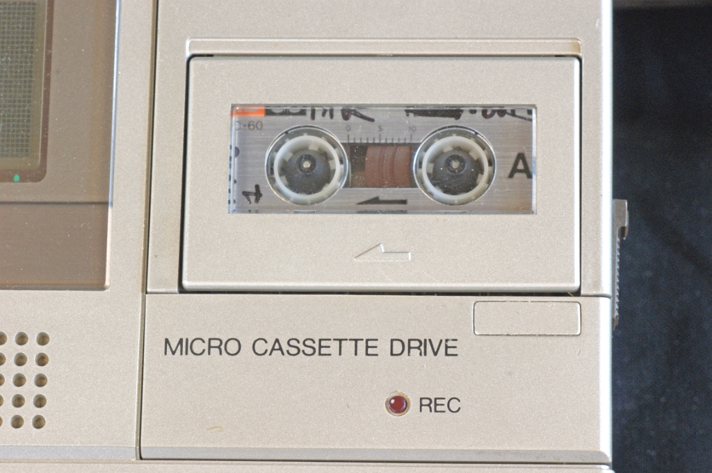 DSC03157.JPG - The microcassette drive with the red recording LED.