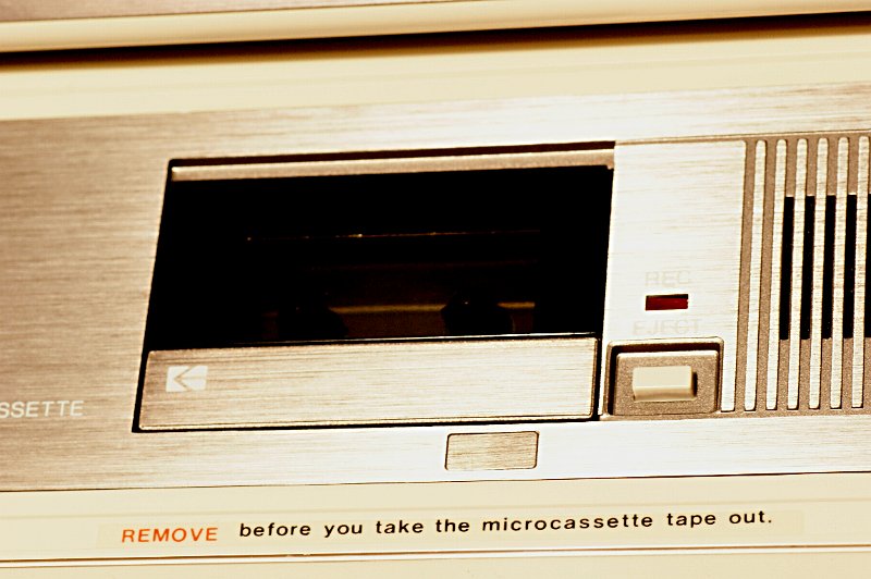 DSC02278.JPG - The BASIC "Remove" command must be executed to close open files on the cassette before taking it out.