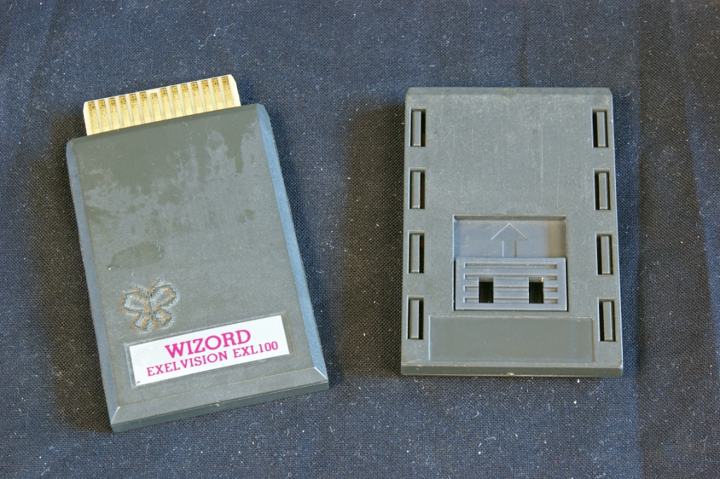 DSC03676.JPG - The ROM cartridges have a sliding circuit board with edge connector. The cartridge on the left shows the slider to push the circuit board connector out of the box.