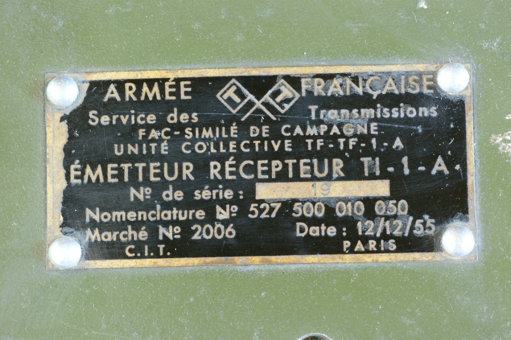 DSC02970.JPG - The name plate shows that it is a receiving and emiiting device, with a very low serial number of 19. The date is 12th Dec. 1955.