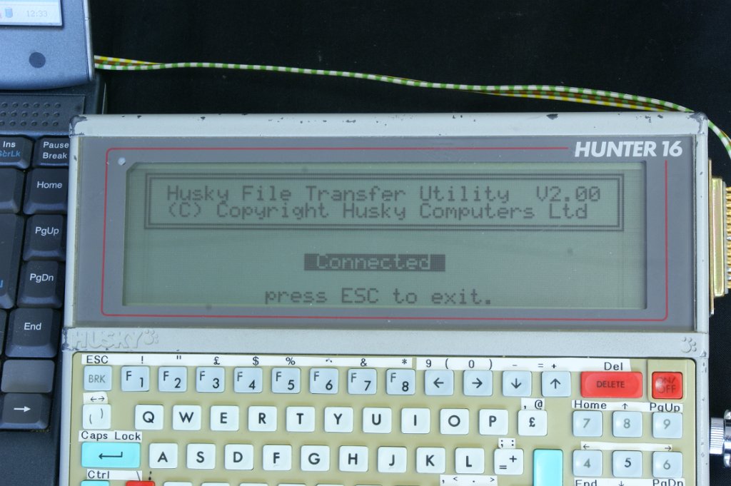 DSC07870.JPG - The Hunter16 has a HCOM.com transfer software; it needs a 3-wire null modem cable, no CTS/RTS, no protocol like XON/XOFF. The baudrate of 38400 is programmed as the default (I needed some time to find that the changes through UTIL do not have any effect).
