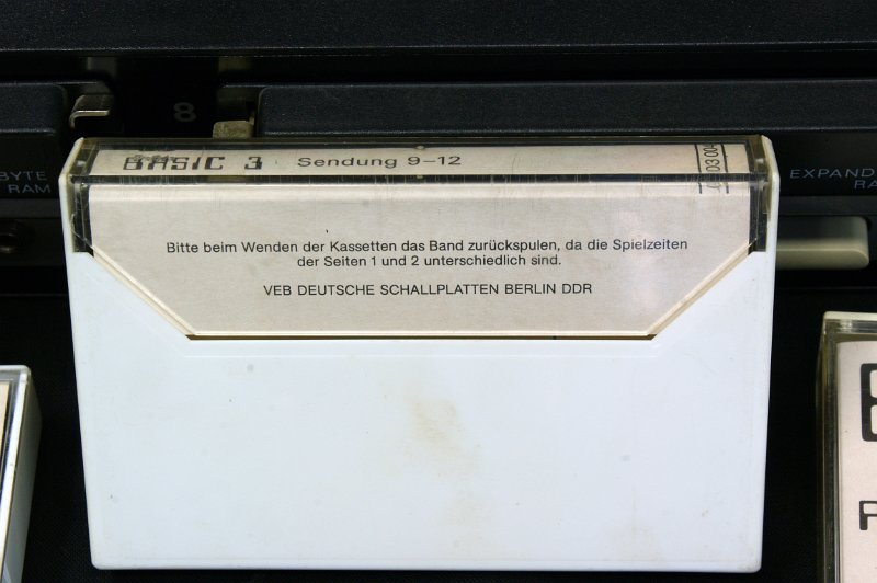 DSC07942.JPG - Close-up view on a cassette, showing the manufacturer VEB Deutsche Schalplatten.