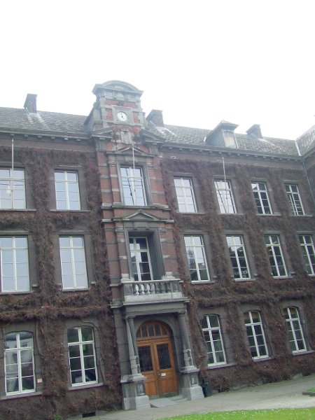 DSCF5017.JPG - Vue sur la façade de la Faculté Polytechnique de l'Université de Mons.