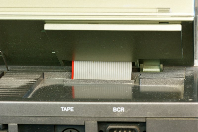 DSC02753.JPG - Flat ribbon connector between base and display.