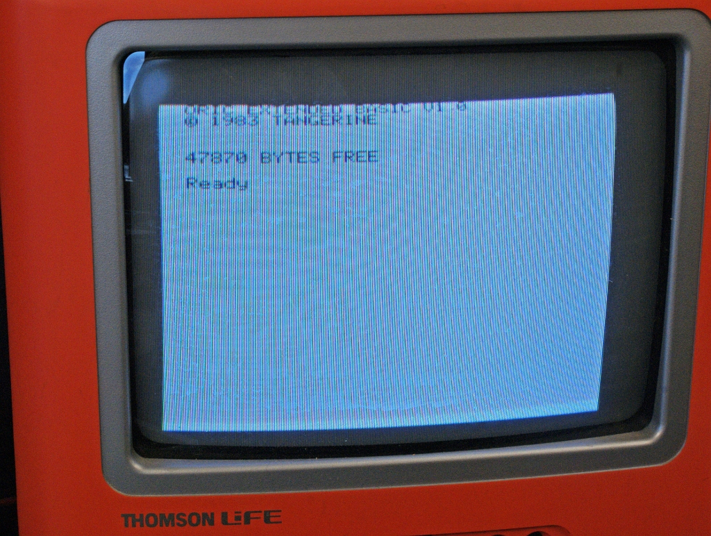 DSC03690.JPG - The boot screen shows "ORIC EXTENDED BASIC 1.1. Copyright TANGERINE" and "47879 BYTES FREE".Moiré is a photographic artefact.