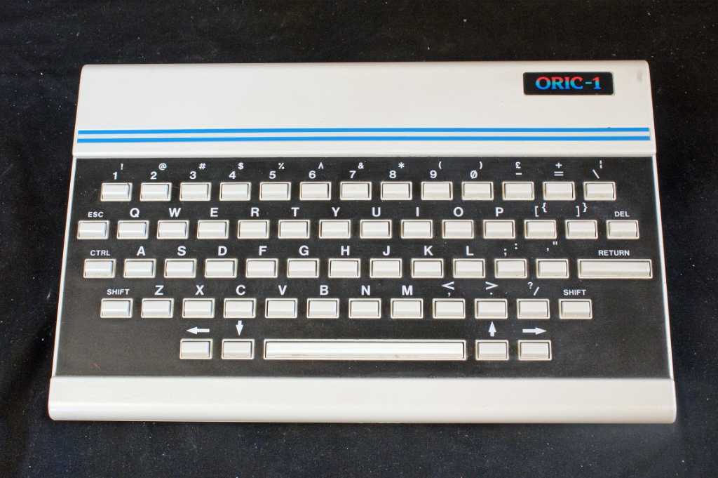 DSC03692.JPG - The ORIC-1 is a 6502A based small computer built by Tangerine Computer Systems in the UK. Clocked at 1 MHz, this meant to be "Spectrum killer" usually had 48 kB RAM and 16 kB Rom containing the OS and BASIC.