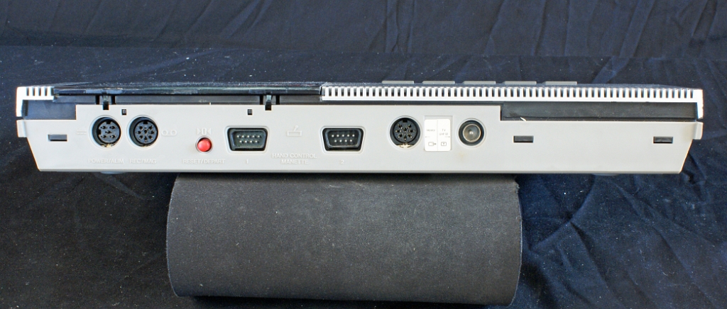 DSC03111.JPG - Rear side of the computer.
