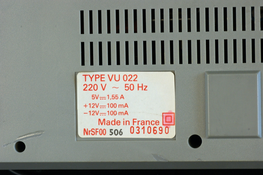 DSC03116.JPG - Label of the power supply.