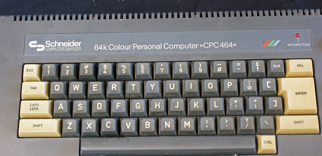 DSC03495.JPG - The keyboard of the Schneider model has more discrete colors than the Amstrad keyboard.