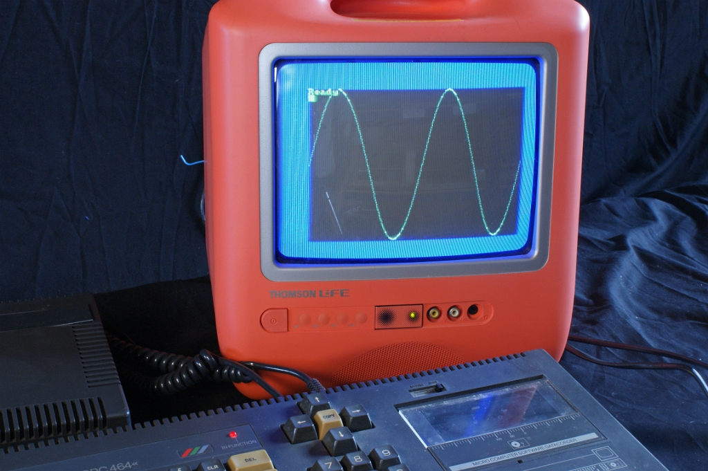 DSC03525.JPG - A small BASIC program draws a sinus curve in color.