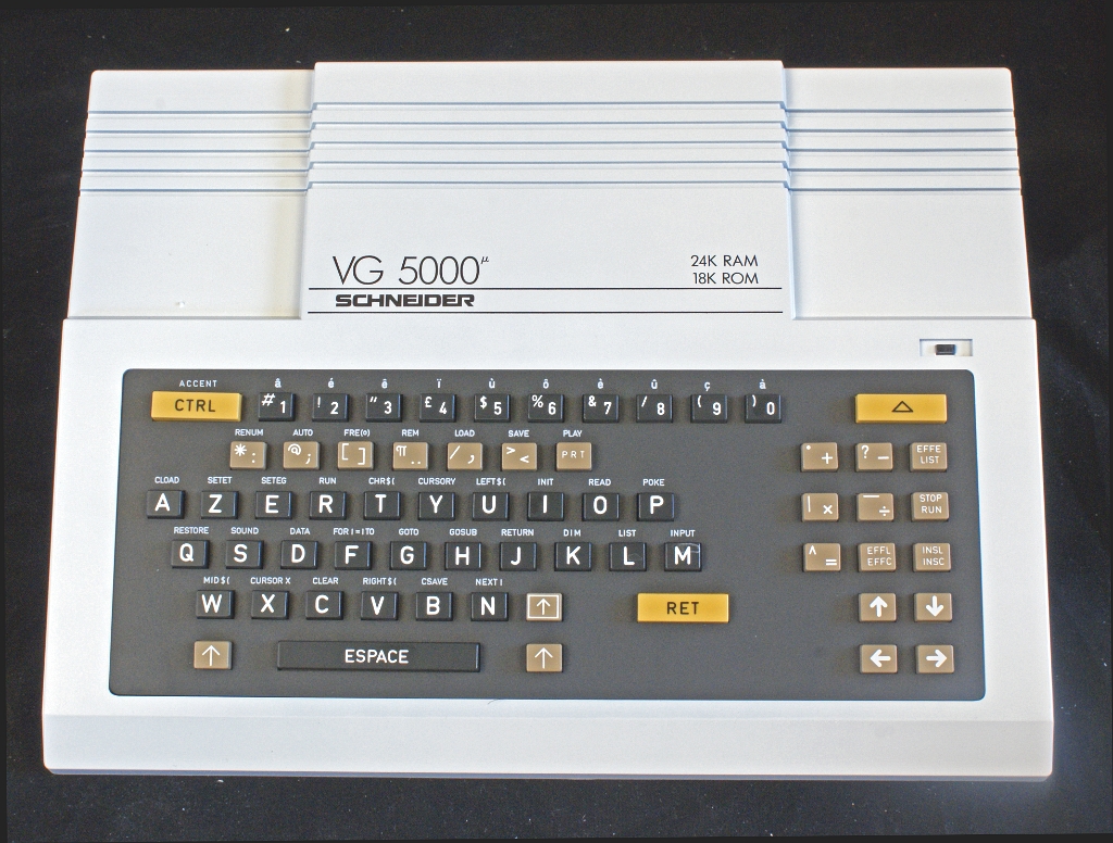 DSC03640.JPG - This is an 8 bit Z80 microcomputer clocked at 4 MHz and manufactured by RTC (Radiotechnique) at Le Mans in France in 1984. The same model was also sold as the Philips and Radiola VG5000, as Philips was the owner of RTC.