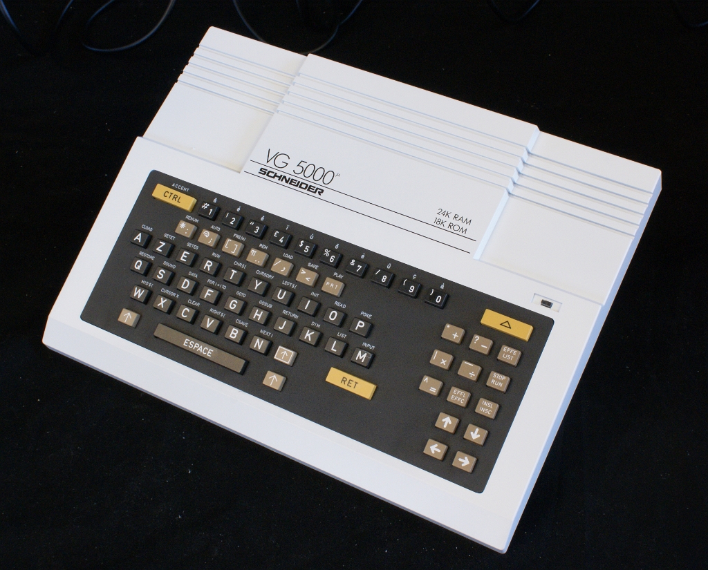 DSC03643.JPG -  The VG5000 has inbuilt Microsoft BASIC, sound and a maximal graphics resolution of 320*250. RTC also made the well known Minitel which explains why the keyboards of the VG5000 and the Minitel are similar.