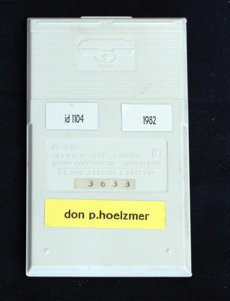 DSC07787.jpg - This is the backside of this lightweight (75 g) calculator, donated by Pol Hoelzmer. It has, rather unusually, a serial number.