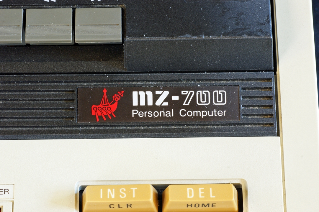 DSC03068.JPG - The MZ-721 belongs to the MZ-700 family, with the special feature of the inbuilt plotter.