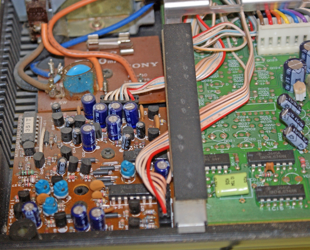 DSC03605.JPG - Fuse and a lot of discrete components on a MITSUMI manufactured auxilliary board (possibly the audio board).