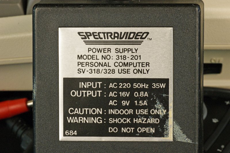 DSC02650.JPG - Power supply shows that there are 2 AC output voltages of 16 VAC and 9 VAC.