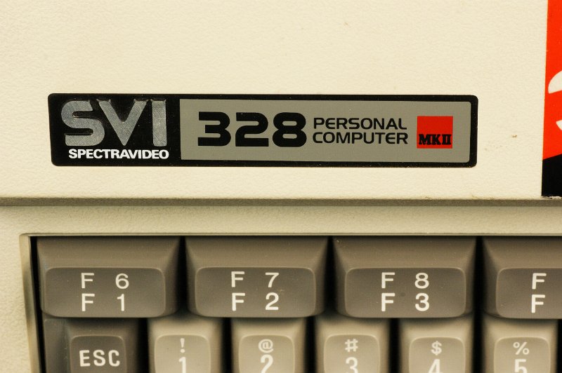 DSC02653.JPG - Close-up on logo and some keys. The keyboard had good full travel keys.
