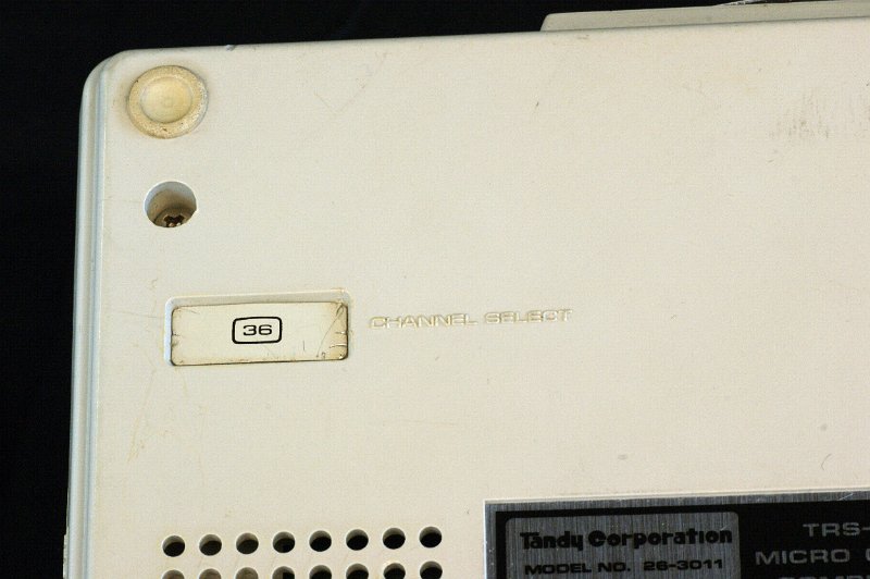 DSC02626.JPG - RF output is on UHF channel 36 (PAL); US models had an NTSC modulator.