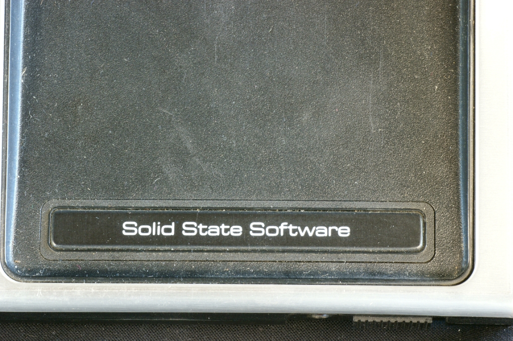 DSC02904.JPG - Label below the cartridge slots.
