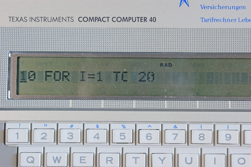 DSC03026.JPG - The inbuilt programming langage is "Enhanced Basic". The LCD screen holds one single line with 31 characters (8x5 dots).