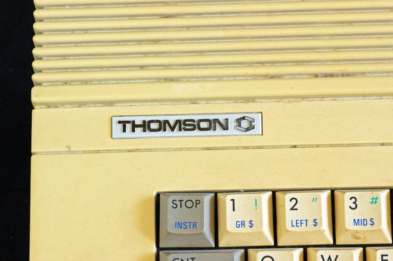 DSC02800.JPG - Thomson Logo. The MO5E was a model built to be sold abroad. This one has a Qwerty keyboard and BASIC commands/functions in English on the keys.