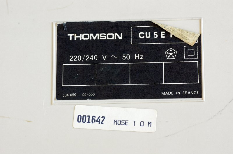 DSC02801.JPG - Label with serial number on the bottom plate.